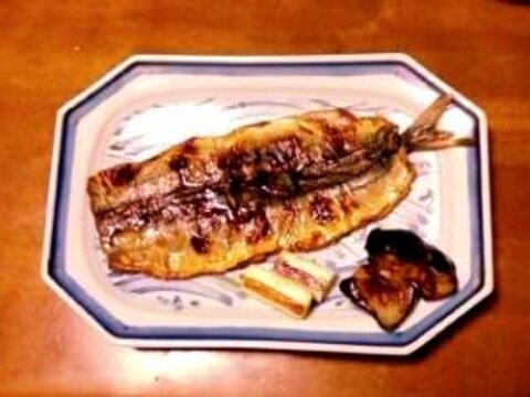 調味料は1さじづつ　簡単サンマのフライパン蒲焼